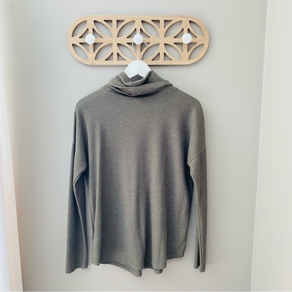 a new day Cowl Neck Waffle Knit Long Sleeve Top Green Sz Small - Picture 6 of 8